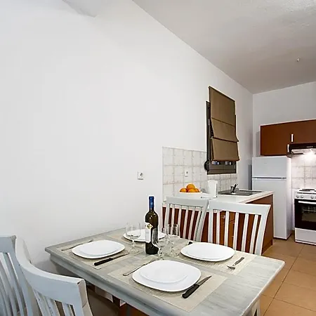 A & A For 4 Pax. 2* Skiathos stad