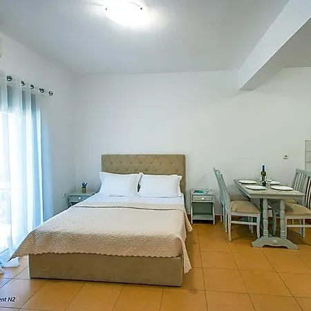Hotell A & A For 4 Pax. 2*