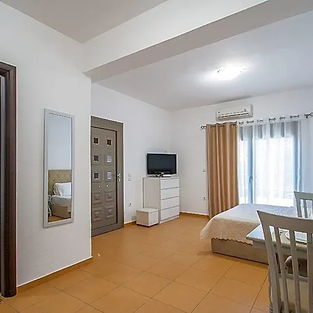 A & A For 4 Pax. Skiathos stad